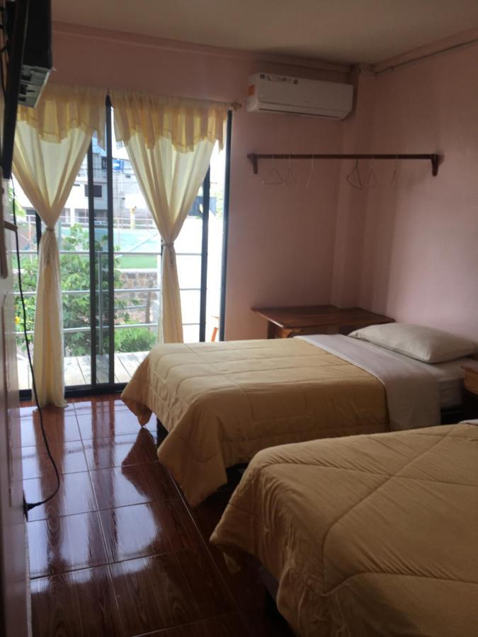 Hostal Nathaly プエルト・バケリソ・モレノ エクステリア 写真