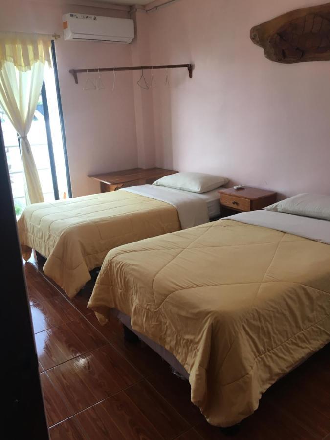 Hostal Nathaly プエルト・バケリソ・モレノ エクステリア 写真