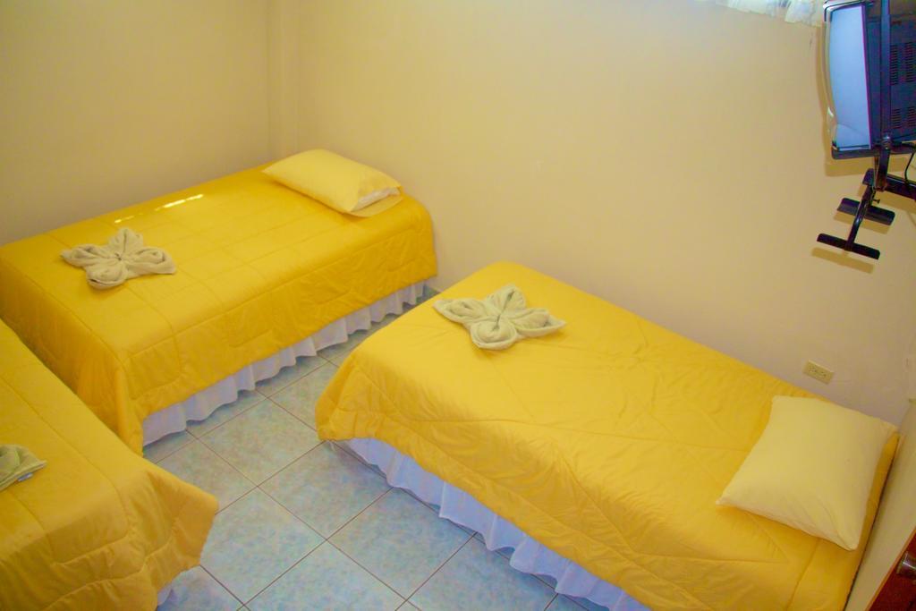 Hostal Nathaly プエルト・バケリソ・モレノ エクステリア 写真