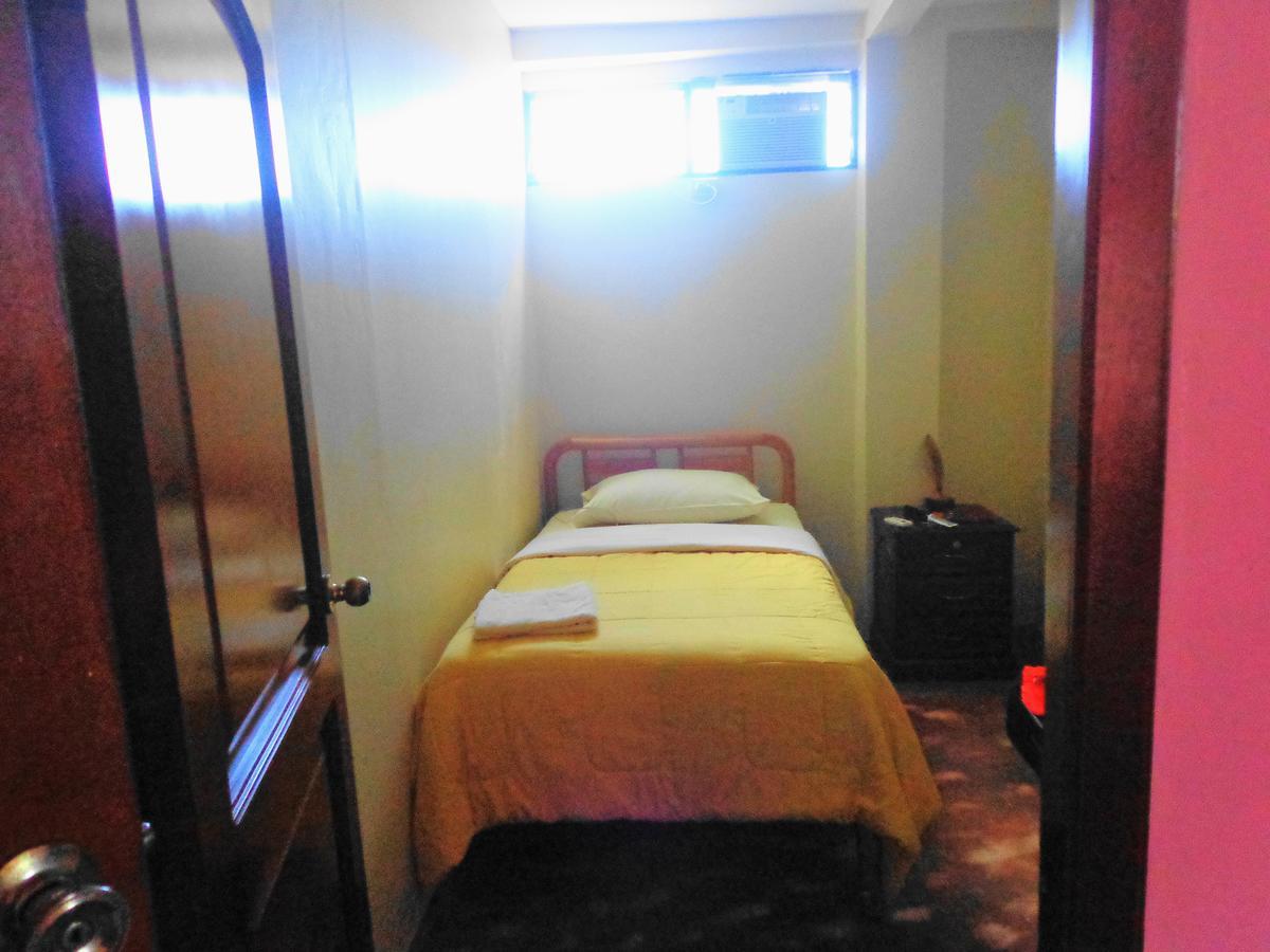 Hostal Nathaly プエルト・バケリソ・モレノ エクステリア 写真